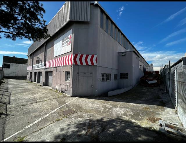 3,845M² WAREHOUSE FOR SALE IN PAROW EAST